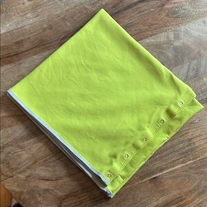 Lululemon reversible vinyasa wrap. Bright yellow and gray